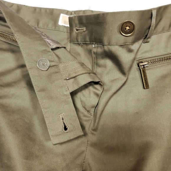 2/$20 Michael Kors cropped pants olive size 4 - Picture 4 of 9